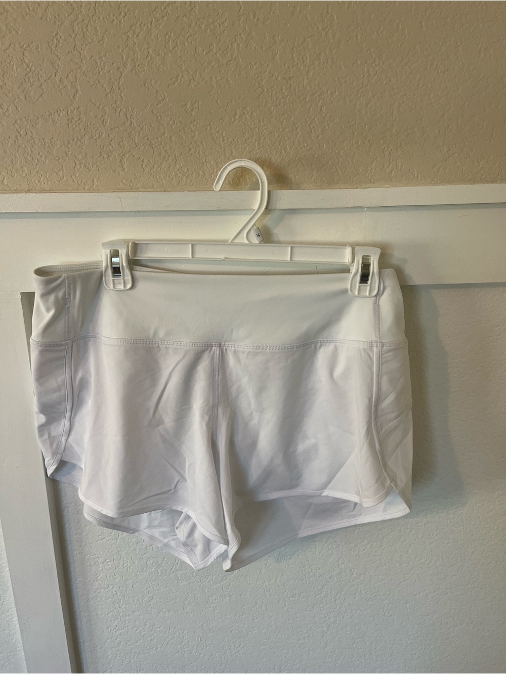 CRZ Yoga Women's Medium 8/10 Sport Shorts NWT - Picture 1 of 8